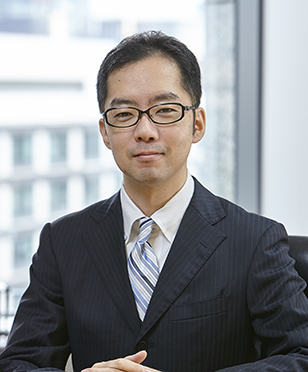 小山 賢太郎 氏